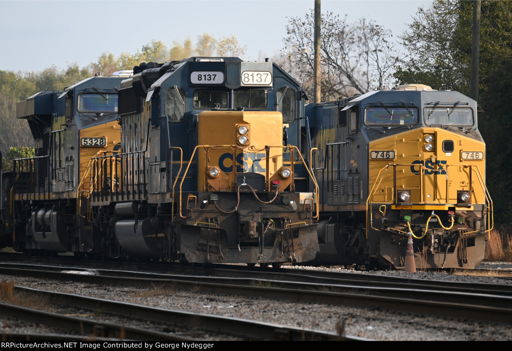 CSX 746, 8137 & 5328